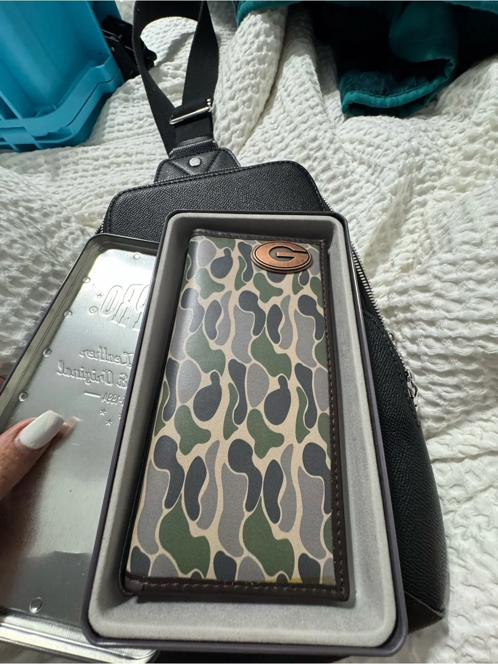 Men's Camouflage Long Wallet with Metal G Emblem - Green